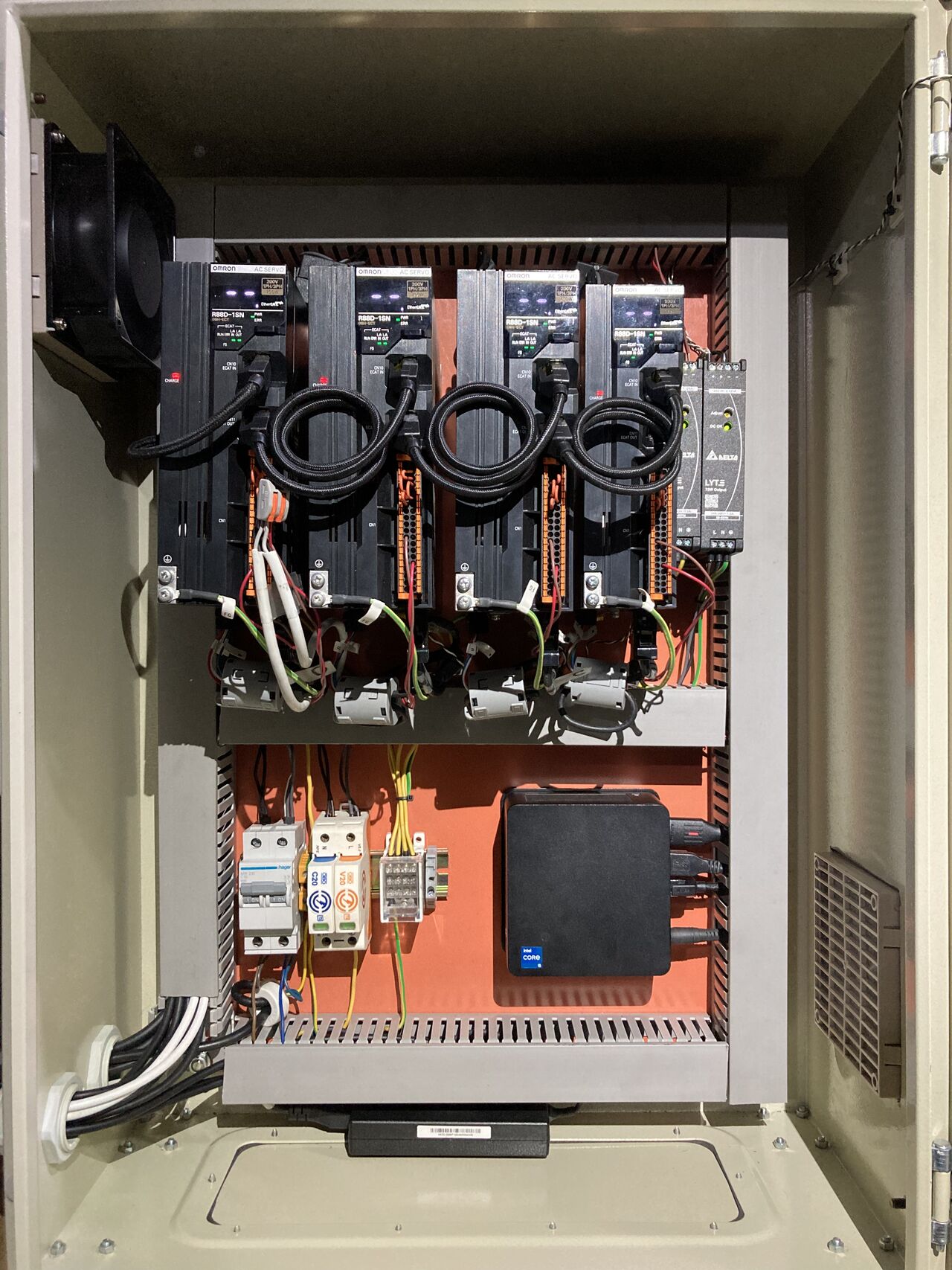 Delta robot control panel with four EtherCAT servo drives and an Intel mini PC